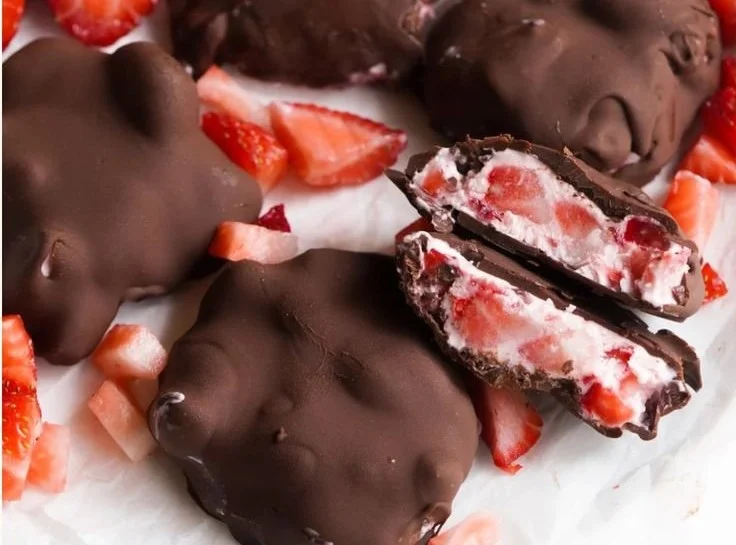 Chocolate Strawberry Yogurt Clusters 6 Chocolate Strawberry Yogurt Clusters
