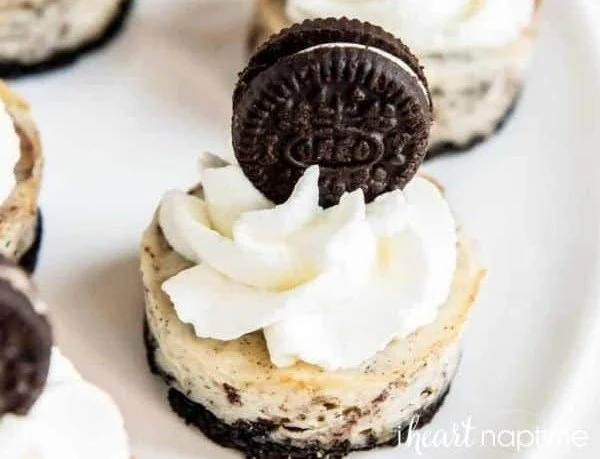 Delicious Cookies and Cream Cheesecake with cookie crust and cream filling