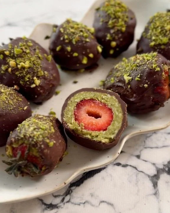 Delicious chocolate-covered strawberries from Dubai, perfect for gifts and celebrations.
