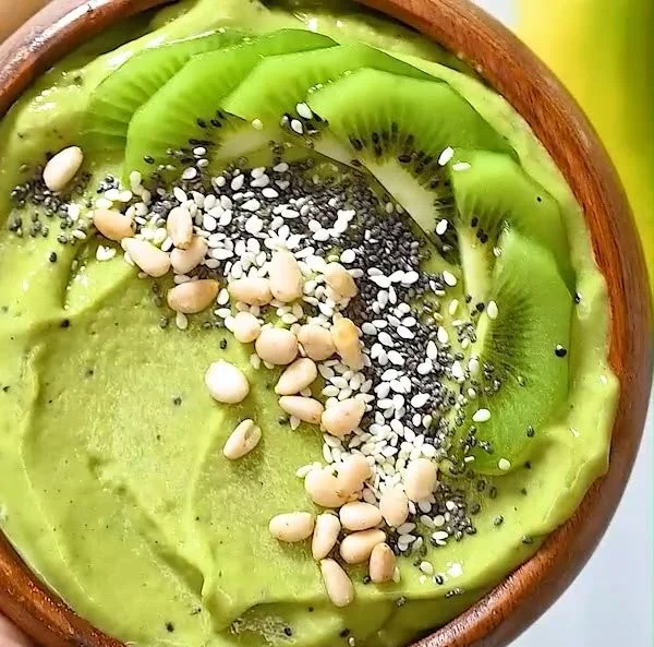 Green Matcha Smoothie Bowl