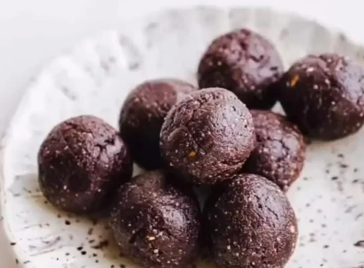 Healthy Chocolate Energy Date Balls