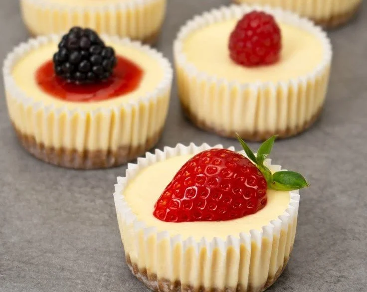 Delicious mini cheesecakes on a dessert platter