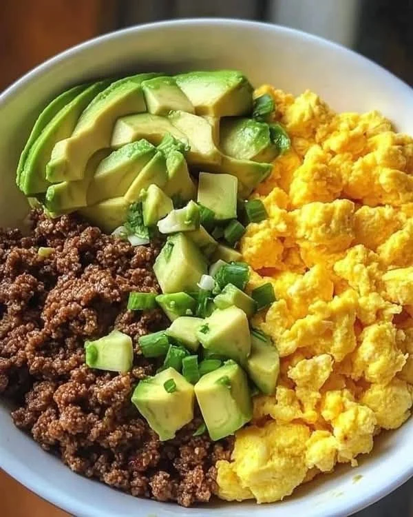 Scrambled Egg, Avocado & Ground Beef Power Bowl 6 Scrambled Egg, Avocado & Ground Beef Power Bowl