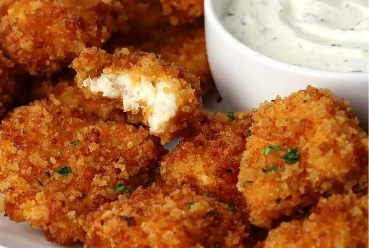 Delicious spicy chicken nuggets served with dipping sauce
