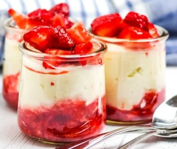 Delicious strawberry cheesecake cups topped with fresh strawberries
