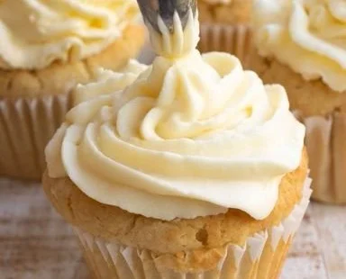 Warm and Fluffy Vanilla Cupcakes