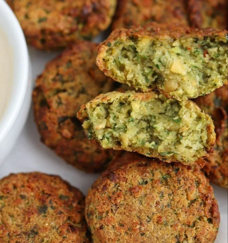 Falafel: A Bite of Flavorful Tradition 4 Delicious falafel served with fresh vegetables and sauces