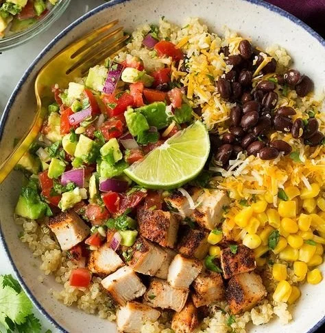 Grilled Chicken and Quinoa Burrito Bowls with Avocado Salsa 6 Grilled Chicken and Quinoa Burrito Bowls with Avocado Salsa